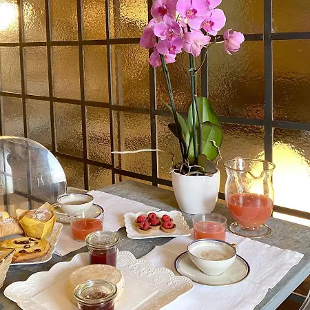 Couette-café Lina 4*